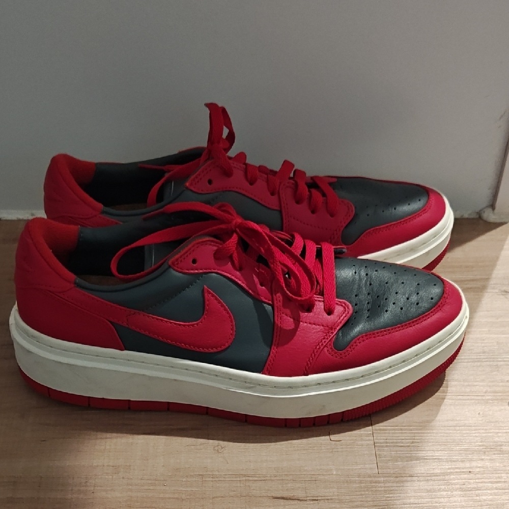 Nike Men's Black and Red Sneakers